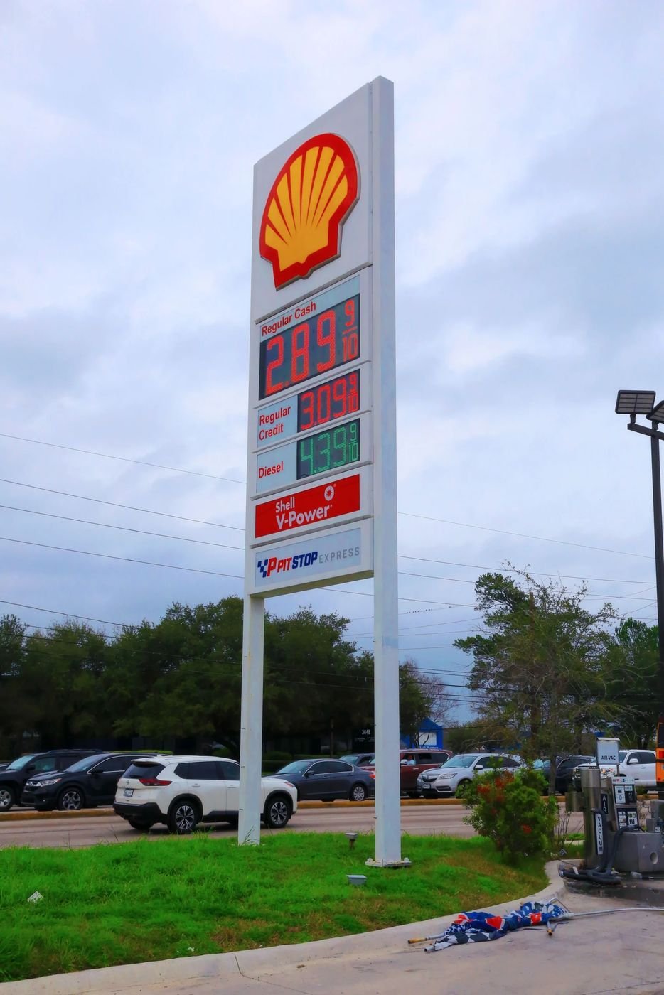 Shell pylon sign by SI Signs USA